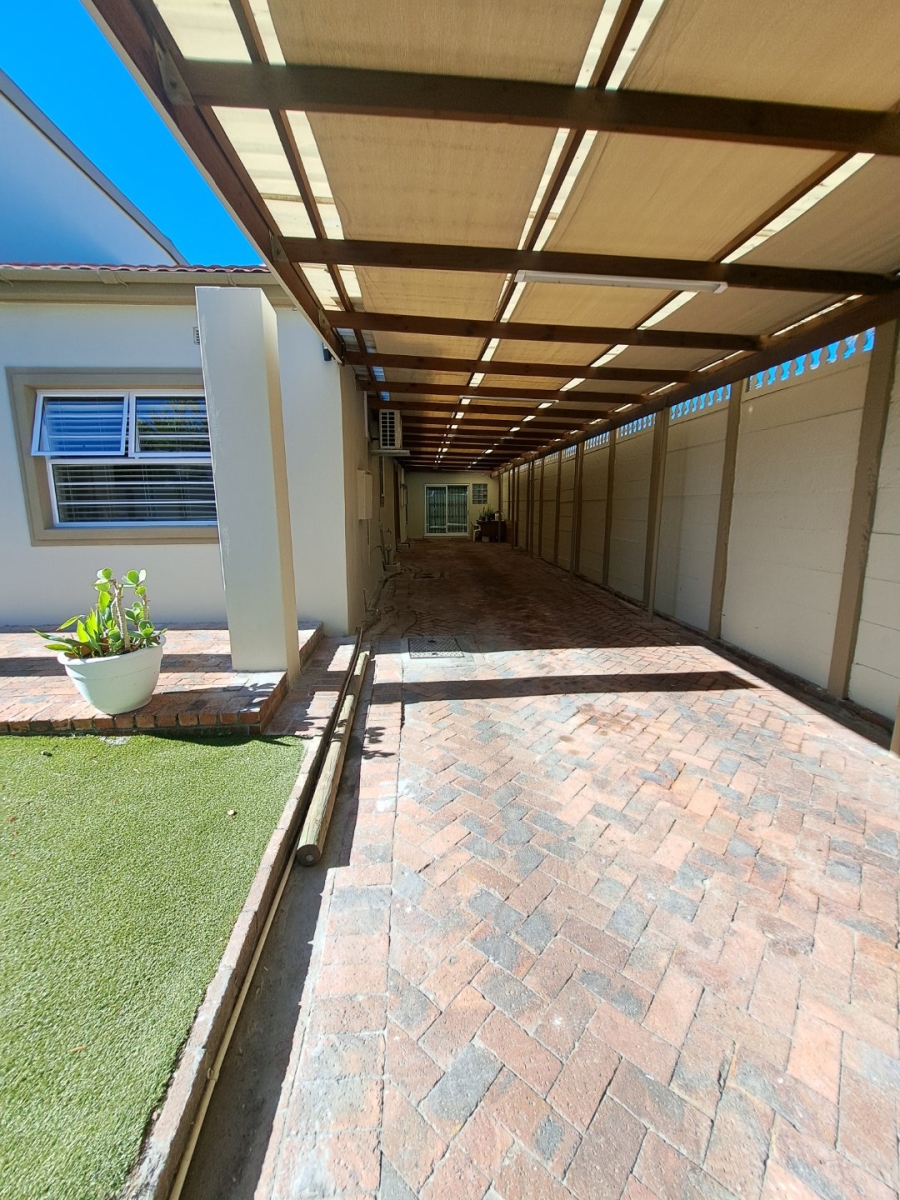 4 Bedroom Property for Sale in Lansdowne Western Cape